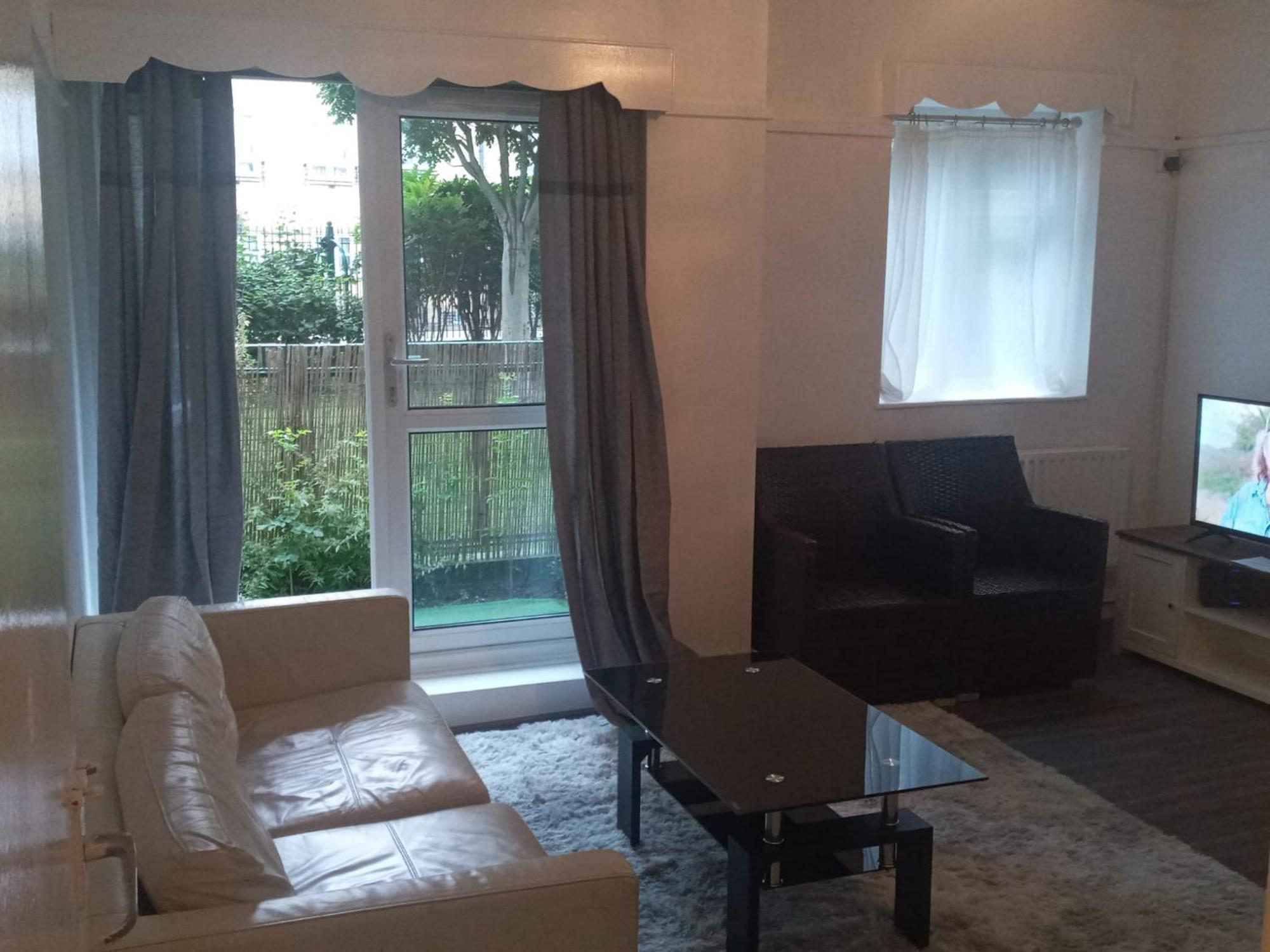 The London Apartment Exterior photo